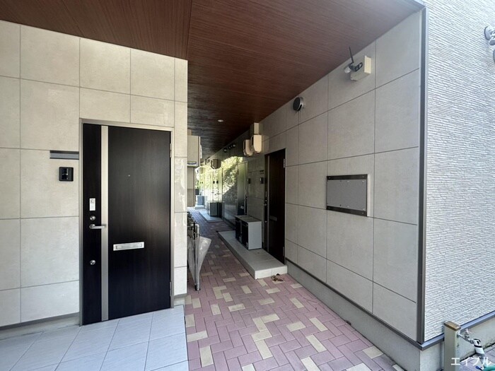 物件外観写真4　(エントランス部分)