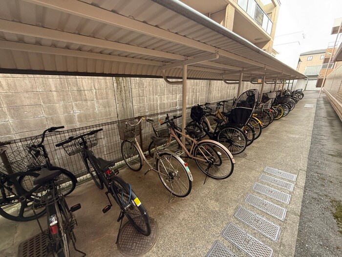 物件外観写真3　(駐輪場)