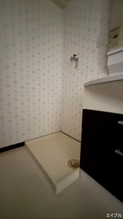 物件内観写真11　(洗濯機置場)