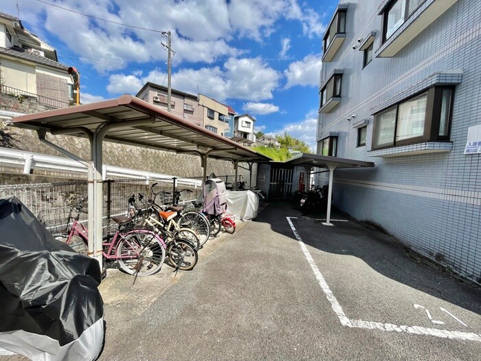 物件外観写真4　(駐輪場)
