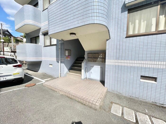 物件外観写真6　(エントランス部分)