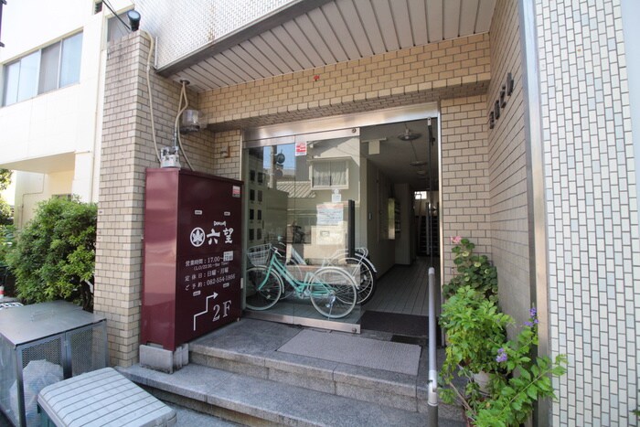 物件外観写真2　(エントランス部分)
