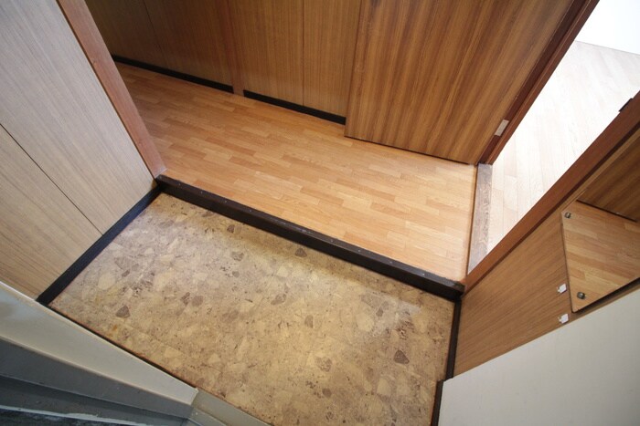 物件内観写真12　(玄関)