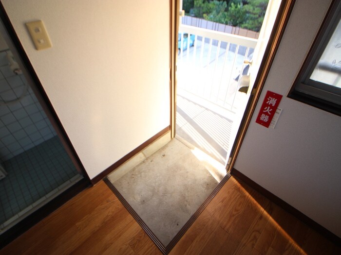 物件内観写真13　(玄関)