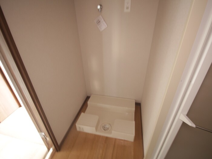 物件内観写真15　(洗濯機置場)