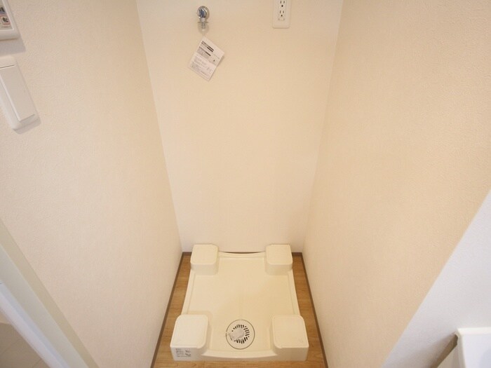 物件内観写真16　(洗濯機置場)