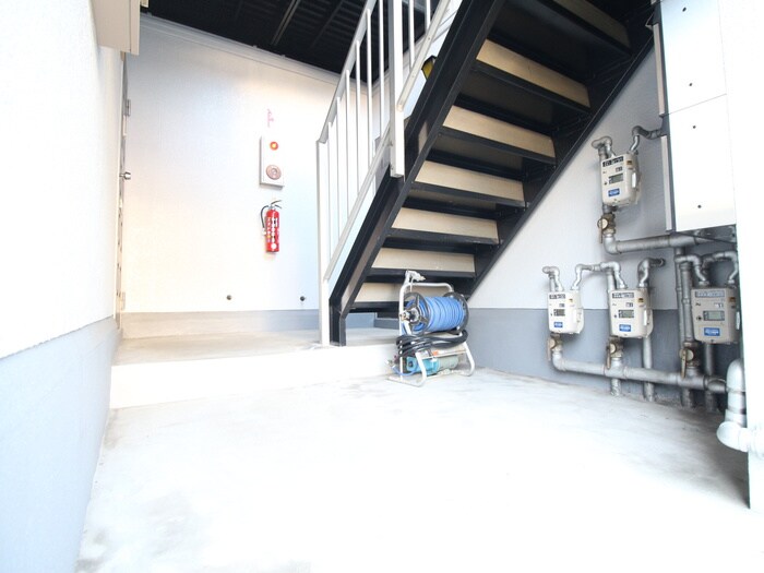 物件外観写真4　(エントランス部分)