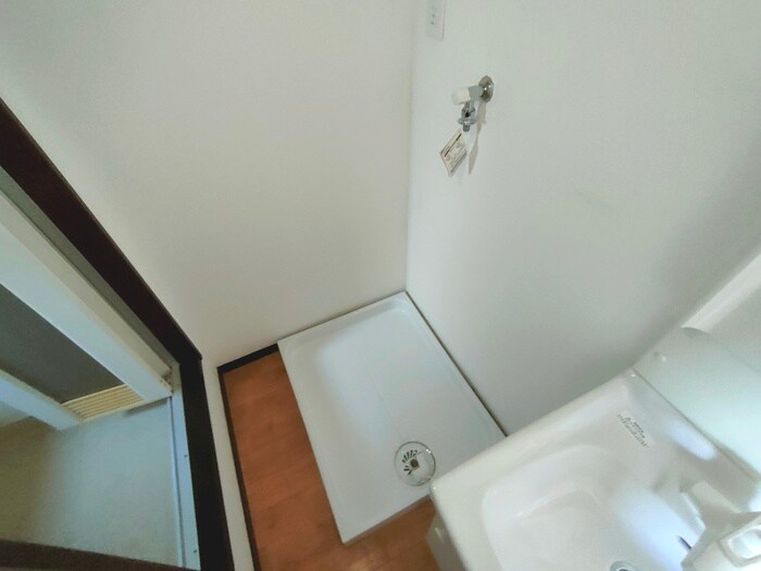 物件内観写真16　(洗濯機置場)