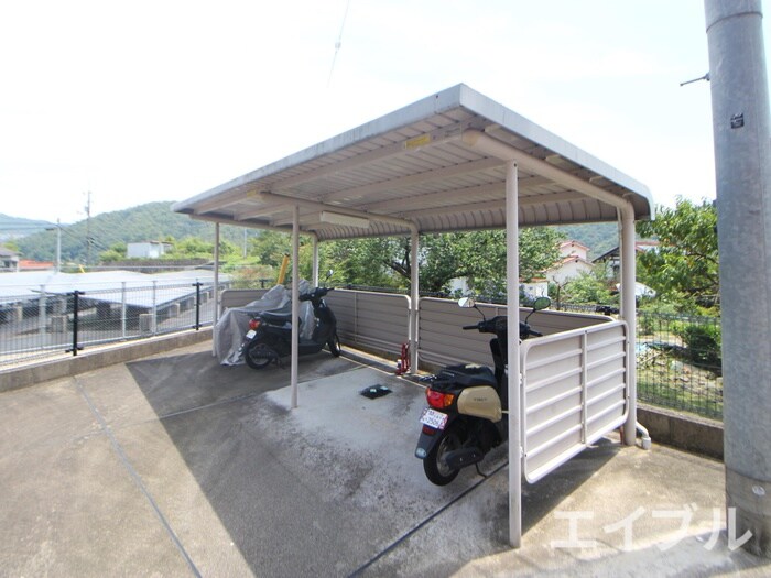 物件外観写真4　(駐輪場)