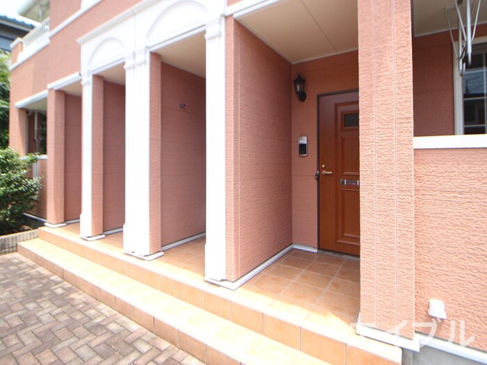 物件外観写真6　(エントランス部分)