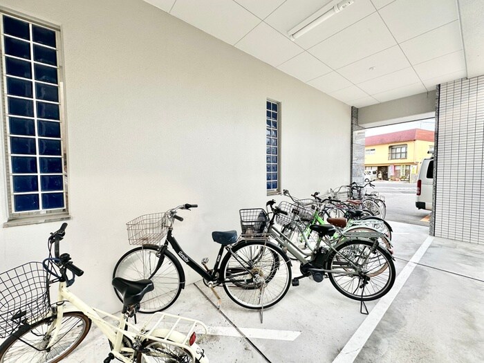 物件外観写真5　(駐輪場)