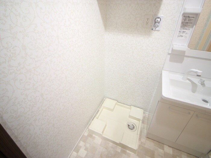 物件内観写真16　(洗濯機置場)