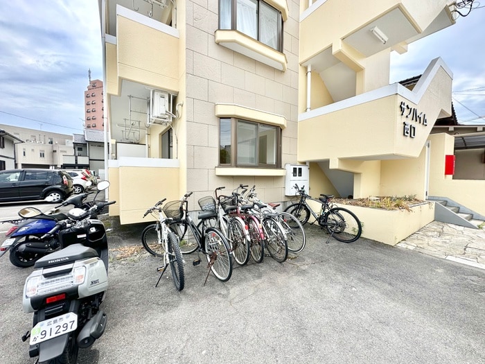 物件外観写真6　(駐輪場)