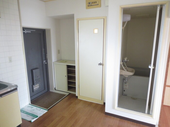 物件内観写真15　(玄関)