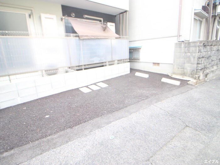 物件外観写真3　(駐車場)