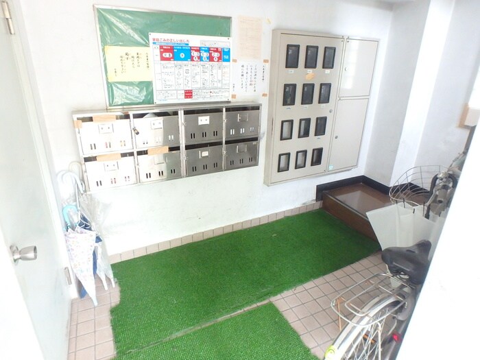 物件外観写真3　(エントランス部分)