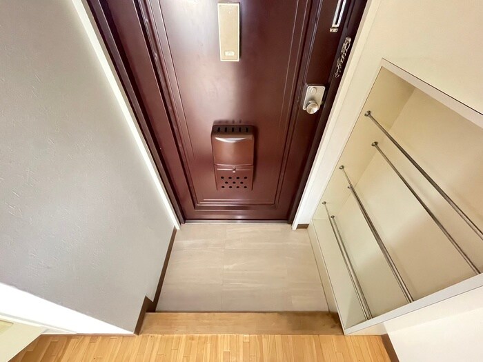 物件内観写真14　(玄関)