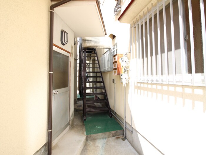 物件外観写真3　(エントランス部分)