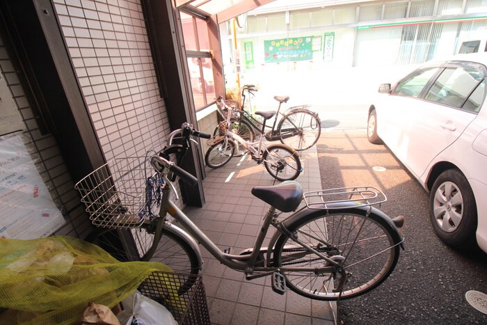 物件外観写真2　(駐輪場)