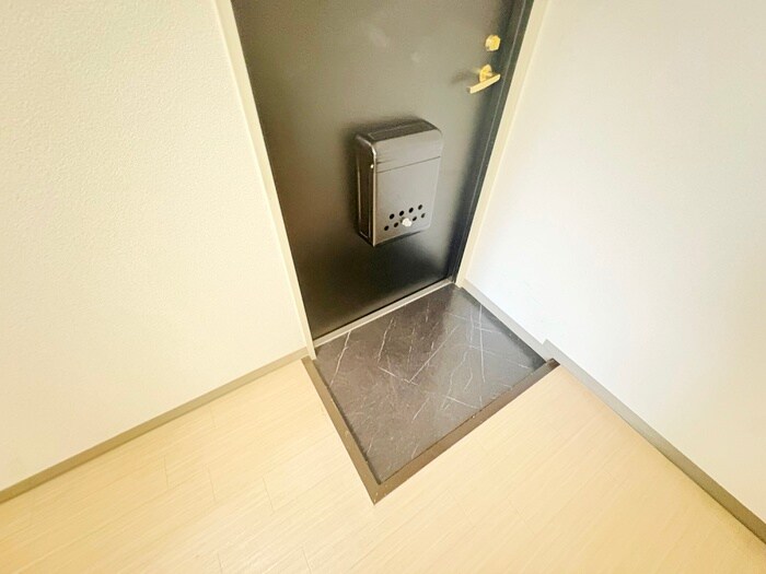 物件内観写真13　(玄関)