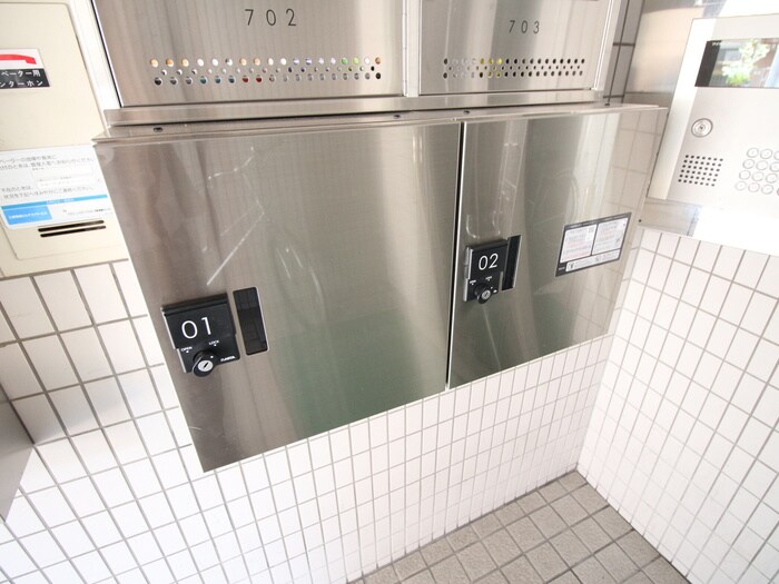 物件外観写真3　(エントランス部分)