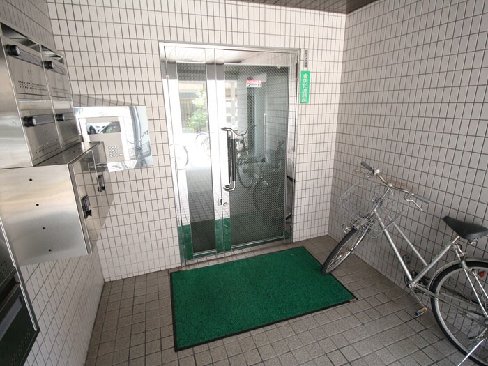 物件外観写真5　(エントランス部分)