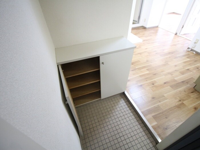 物件内観写真13　(玄関)