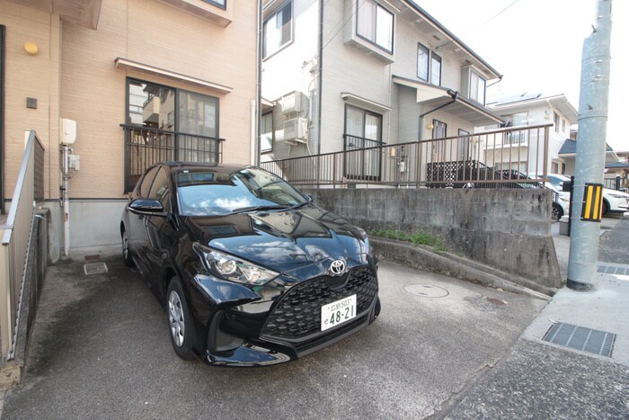 物件外観写真2　(駐車場)