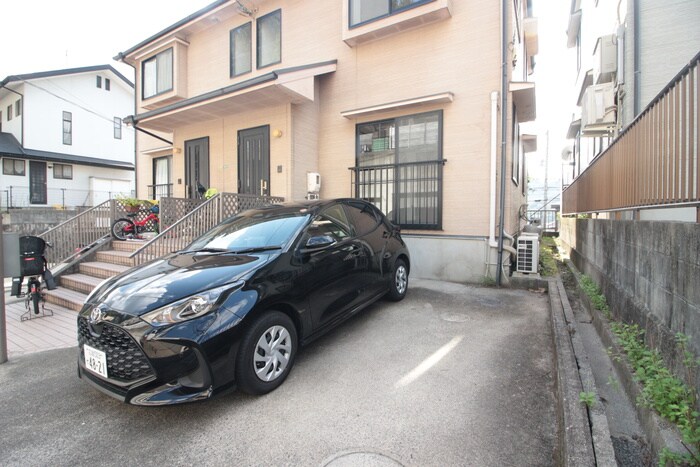 物件外観写真6　(駐車場)