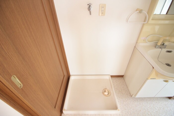 物件内観写真17　(洗濯機置場)