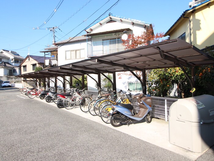 物件外観写真4　(駐輪場)