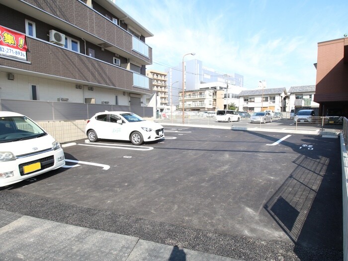 物件外観写真6　(駐車場)