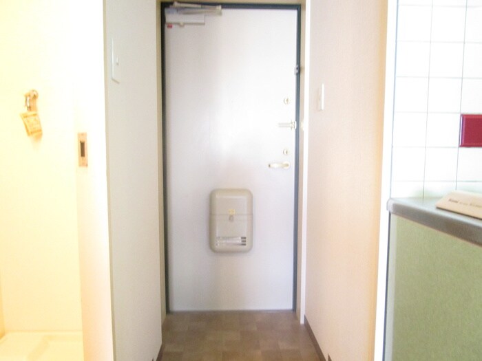 物件内観写真12　(玄関)