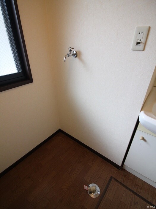 物件内観写真13　(洗濯機置場)