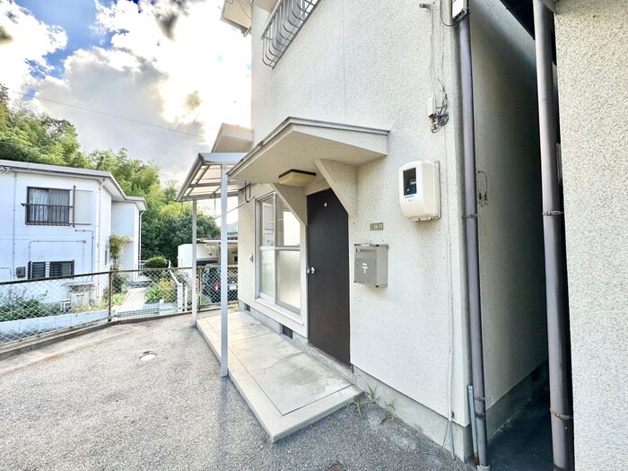 物件外観写真5　(エントランス部分)