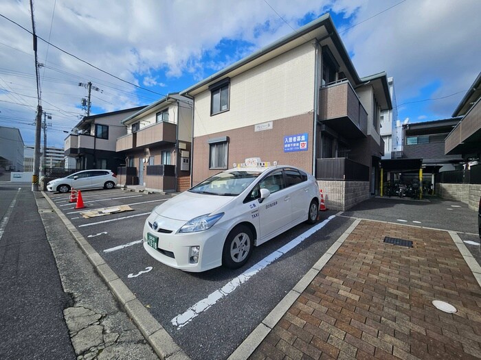 物件外観写真4　(駐車場)