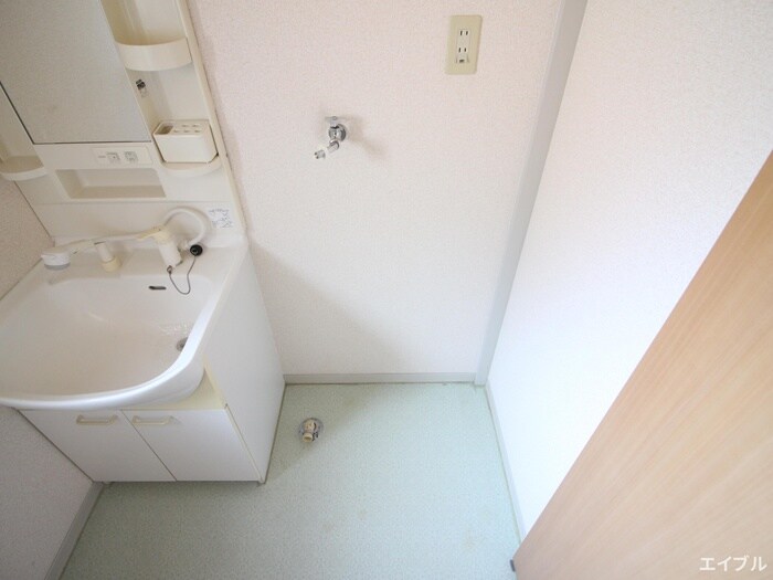 物件内観写真13　(洗濯機置場)