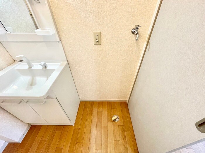 物件内観写真12　(洗濯機置場)