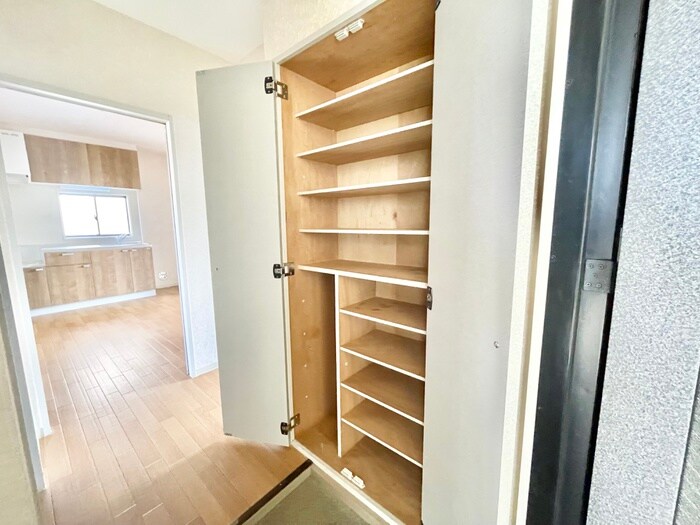 物件内観写真13　(靴箱)