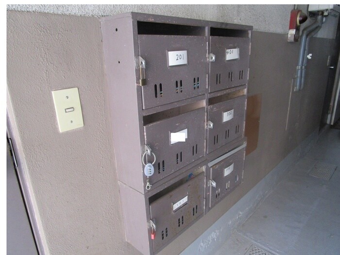 物件外観写真2　(エントランス部分)