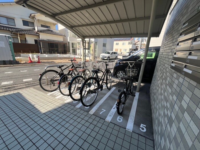 物件外観写真5　(駐輪場)