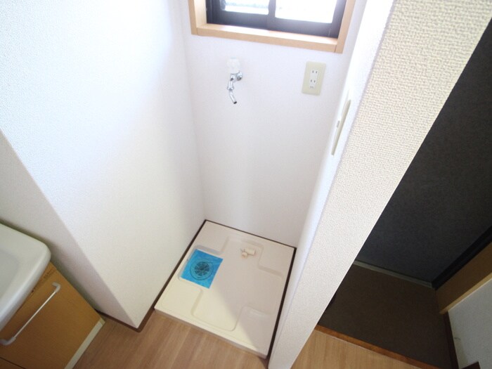 物件内観写真12　(洗濯機置場)