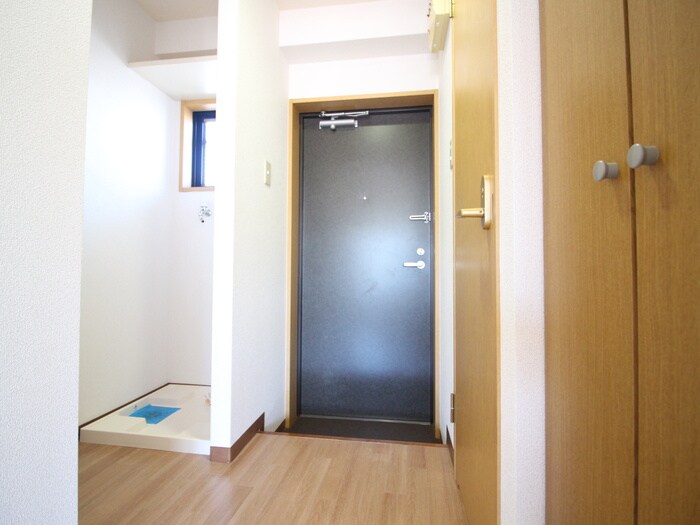 物件内観写真14　(玄関)