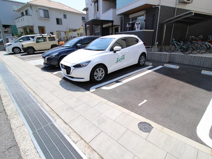 物件外観写真4　(駐車場)