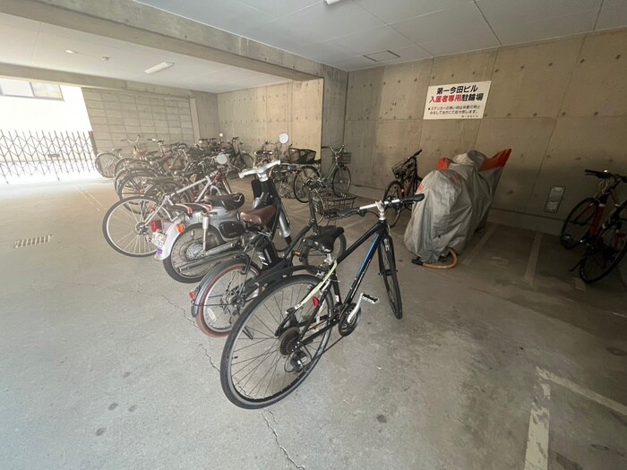 物件外観写真4　(駐輪場)