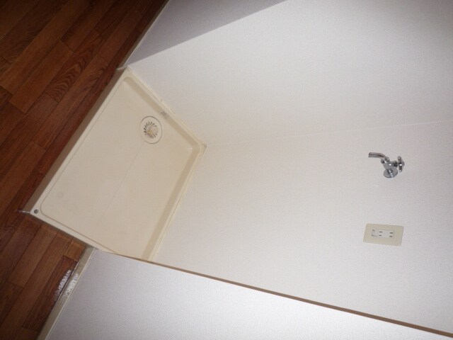 物件内観写真12　(洗濯機置場)