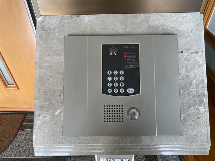 物件外観写真6　(エントランス部分)