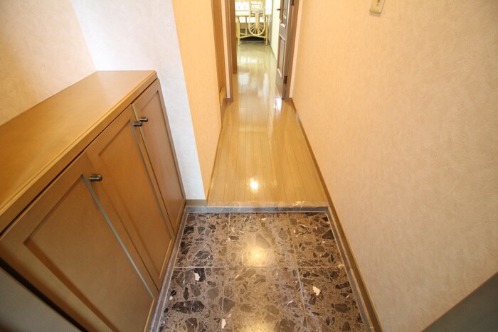 物件内観写真12　(玄関)