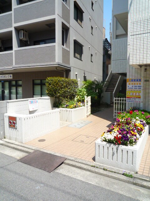 物件外観写真2　(エントランス部分)