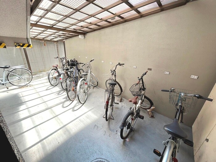 物件外観写真3　(駐輪場)